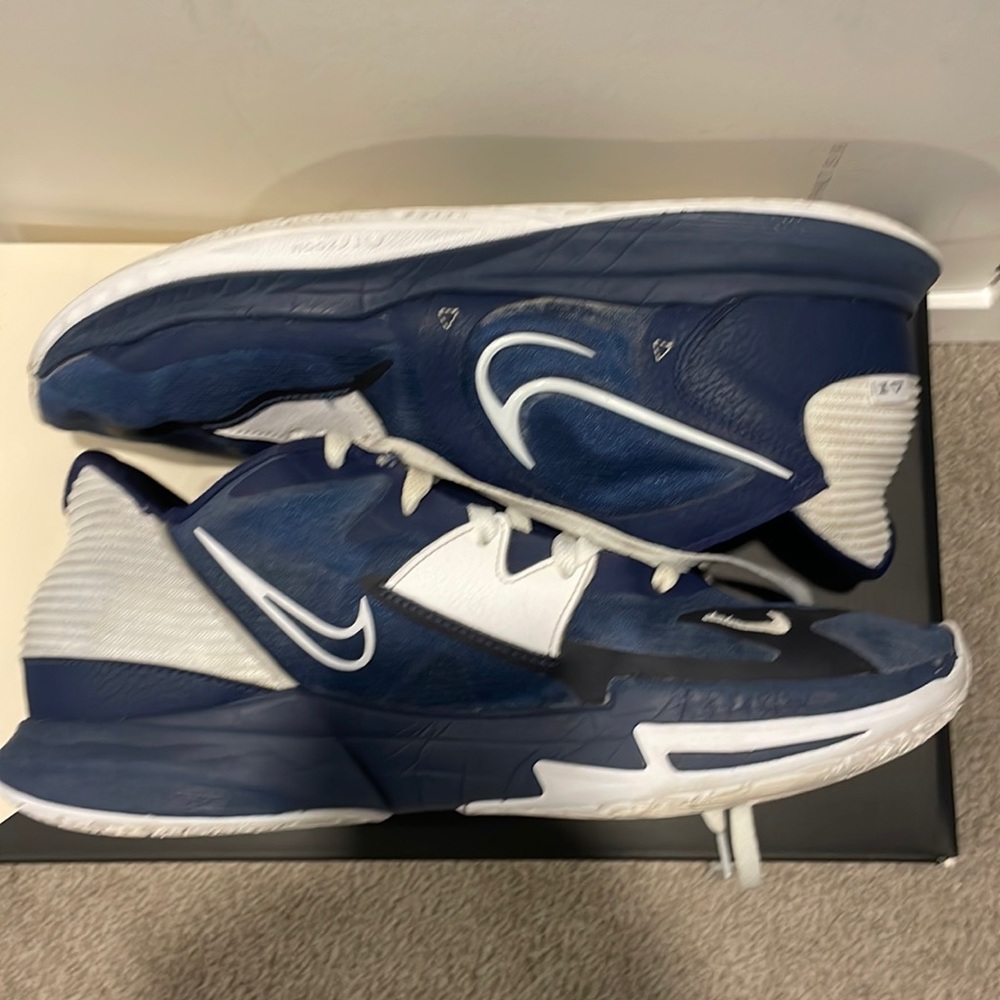 Nike Kyrie 5 low “Midnight Navy, White”
